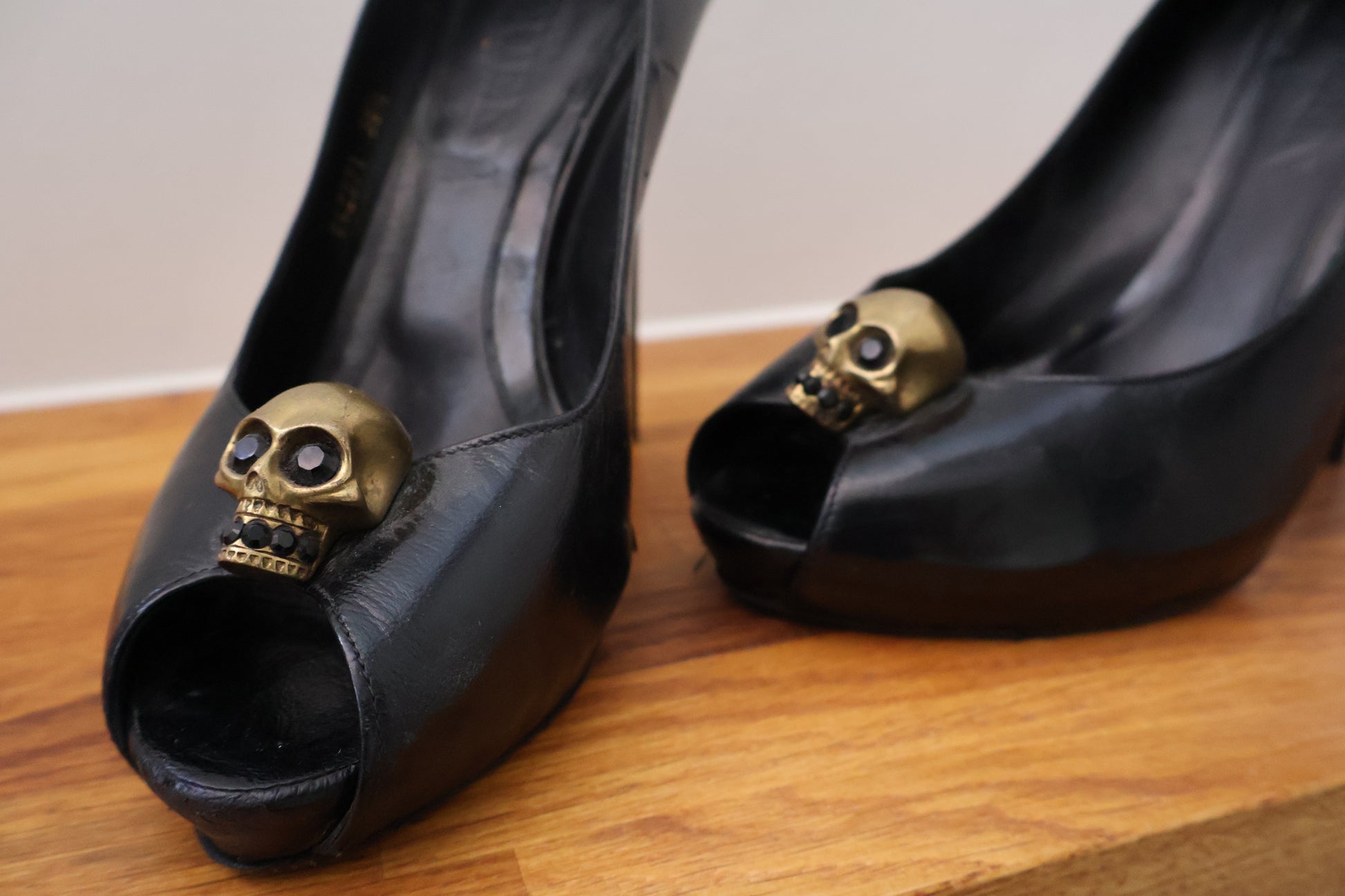 Alexander McQueen Skull Leather Peep-Toe Pumps